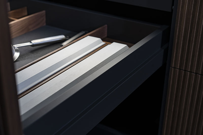 Cuisiniste de luxe Hyères aménagement de tiroir intérieur